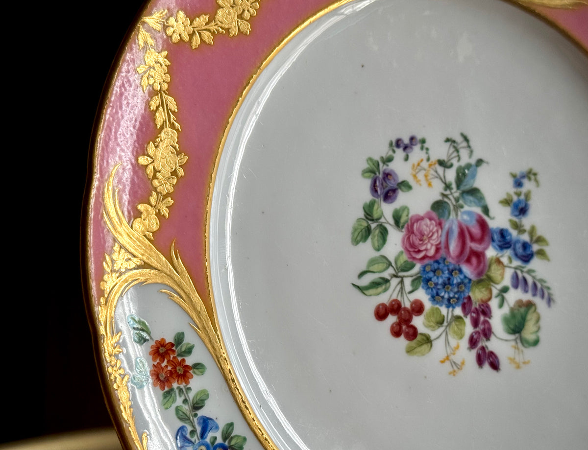 SÈVRES セーヴル｜ピンク地 花束文 金彩皿｜c.1774–1775
