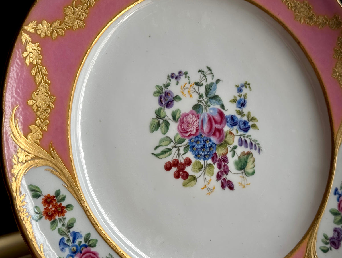 SÈVRES セーヴル｜ピンク地 花束文 金彩皿｜c.1774–1775